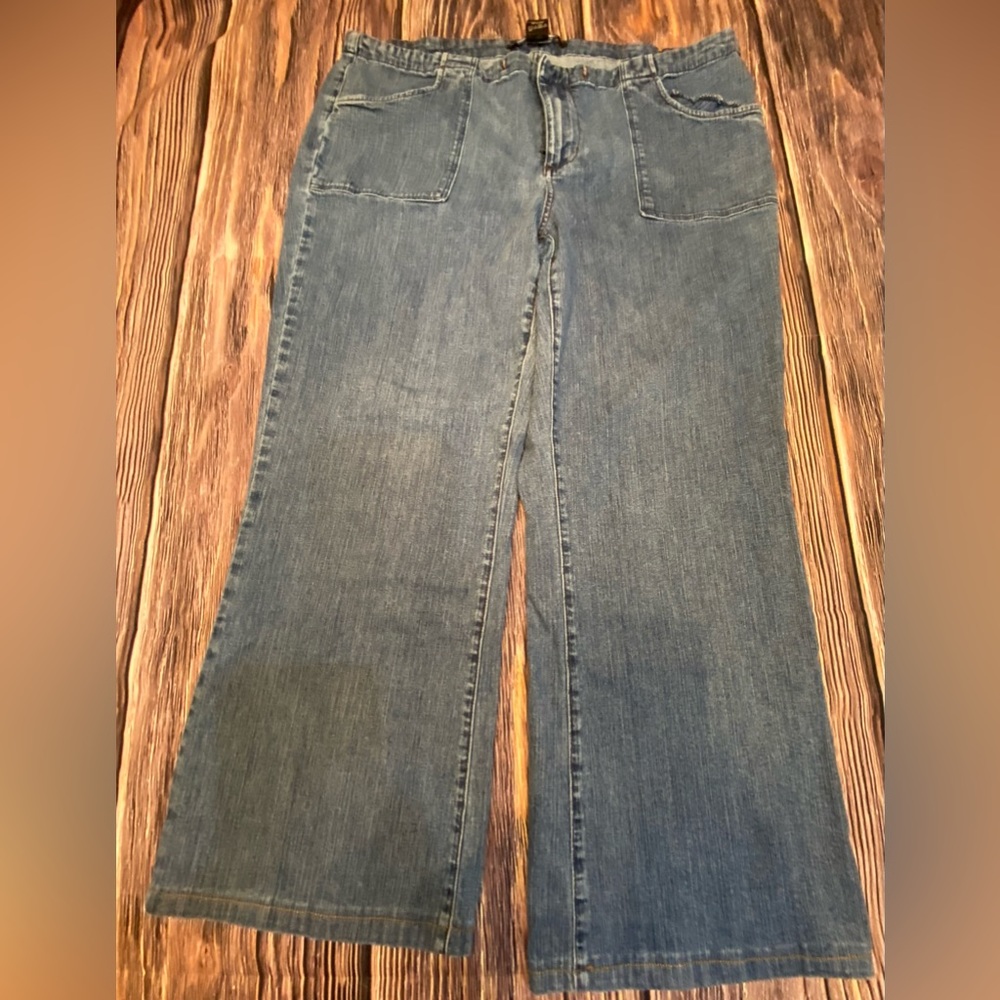 Pierre Cardin Cropped Capris Size 14. Missing drawstring. No stains.